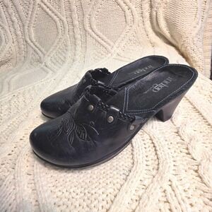 Indigo by Clarks Clogs‎ Black Floral Embossed Leather Women 6M Excellent